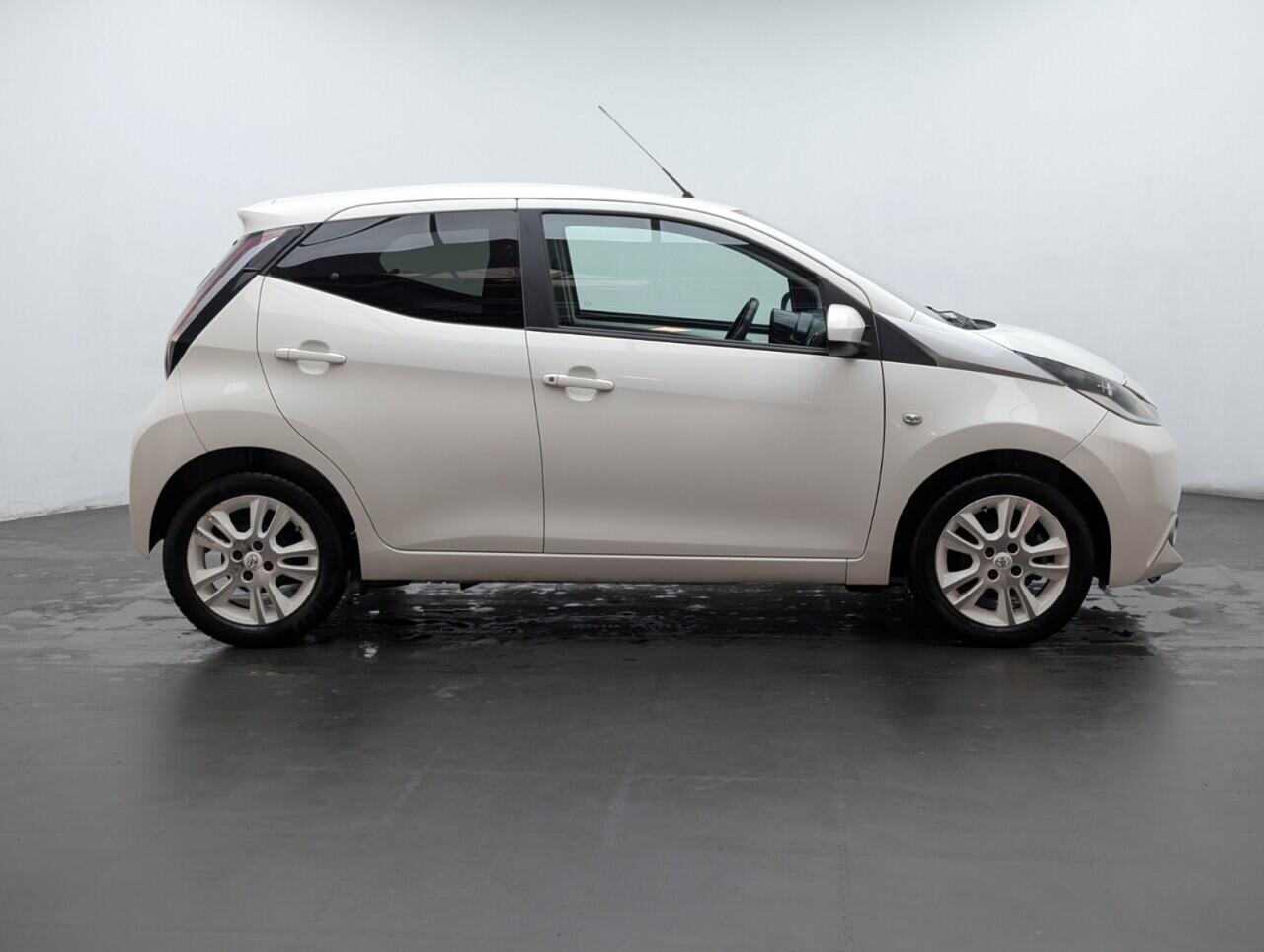 Used Toyota AYGO for sale - 76998991: Photo 9
