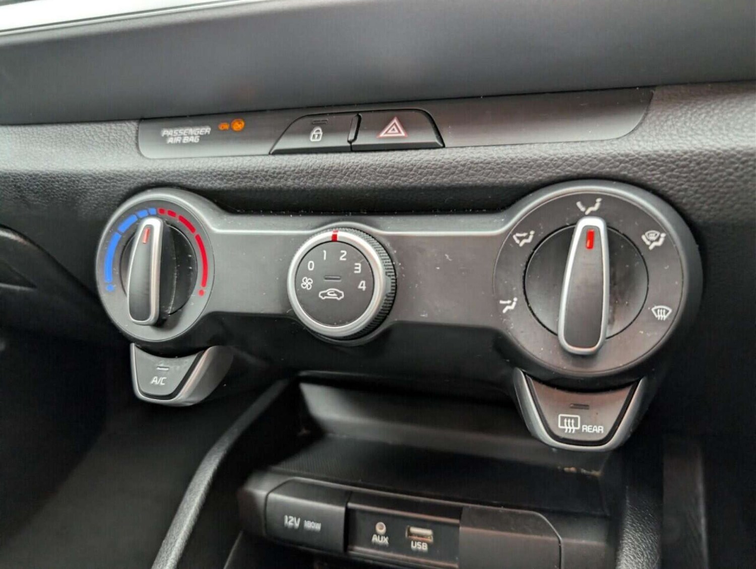 Used Kia Stonic 2018 for sale - 77713136: Photo 14