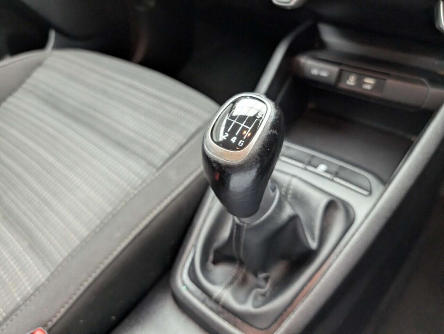 Used Kia Stonic 2018 for sale - 77713136: Photo 15