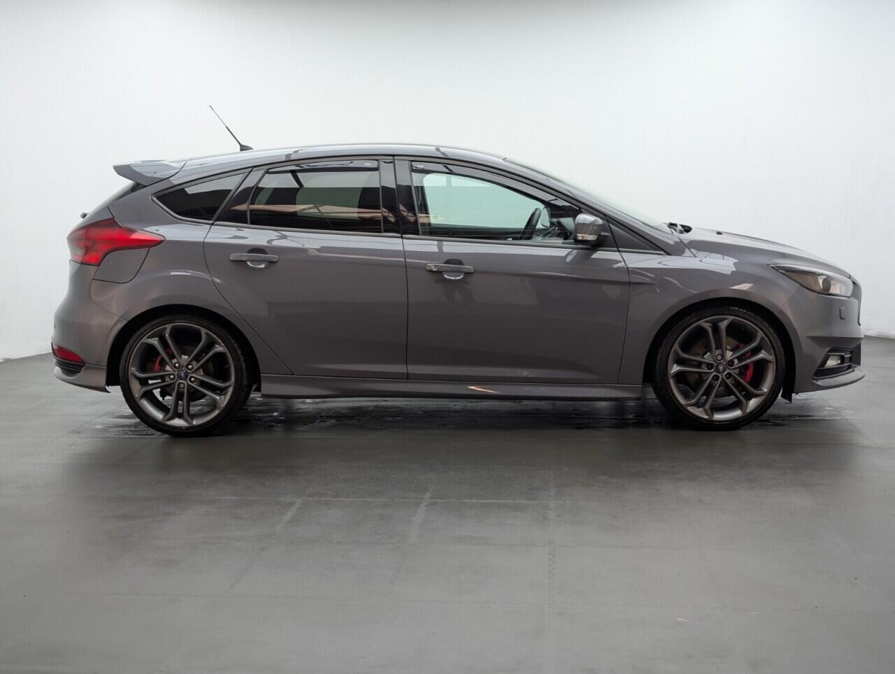 Used Ford Focus 2015 for sale - 76742353: Photo 9