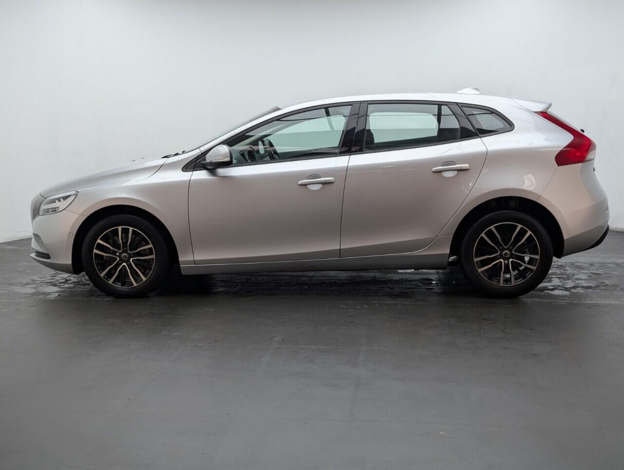Used Volvo V40 2018 for sale - 76781069: Photo 5