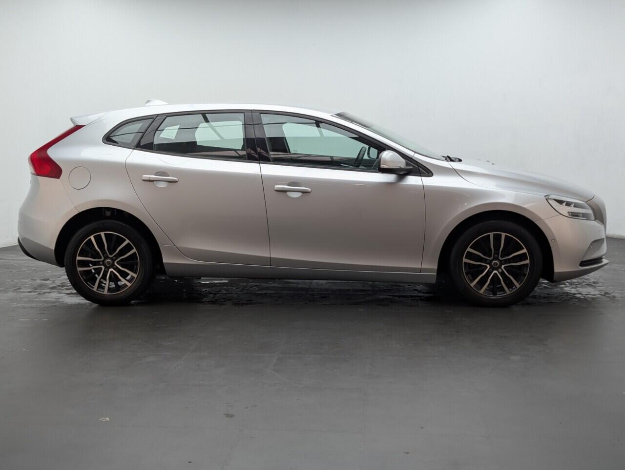 Used Volvo V40 2018 for sale - 76781069: Photo 9