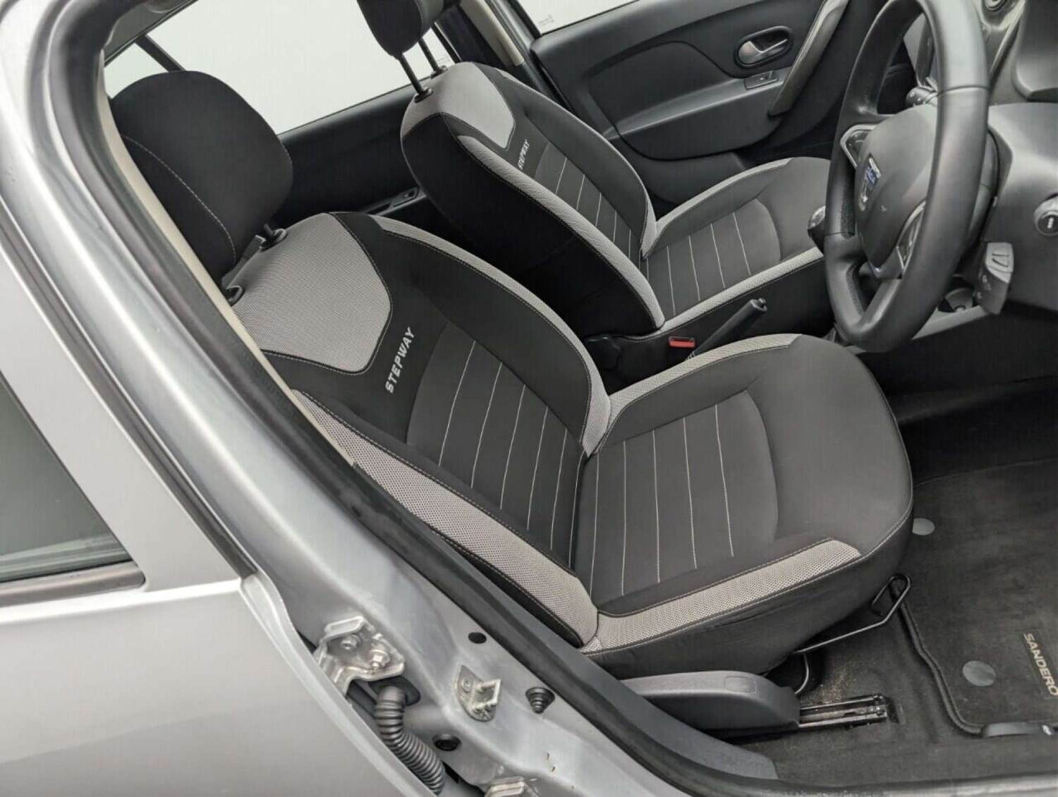 Used Dacia Sandero Stepway 2017 for sale - 77713056: Photo 11