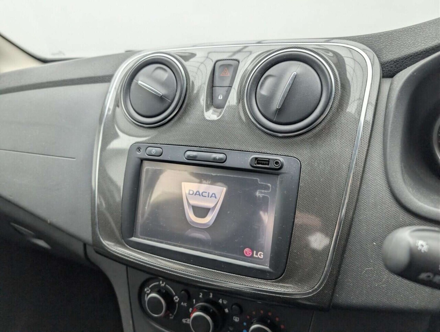 Used Dacia Sandero Stepway 2017 for sale - 77713056: Photo 12