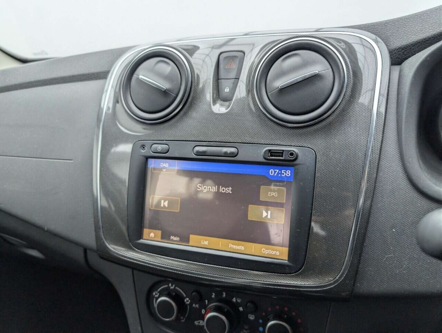 Used Dacia Sandero Stepway 2017 for sale - 77713056: Photo 14