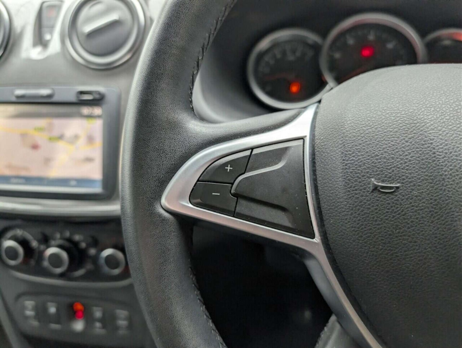 Used Dacia Sandero Stepway 2017 for sale - 77713056: Photo 19