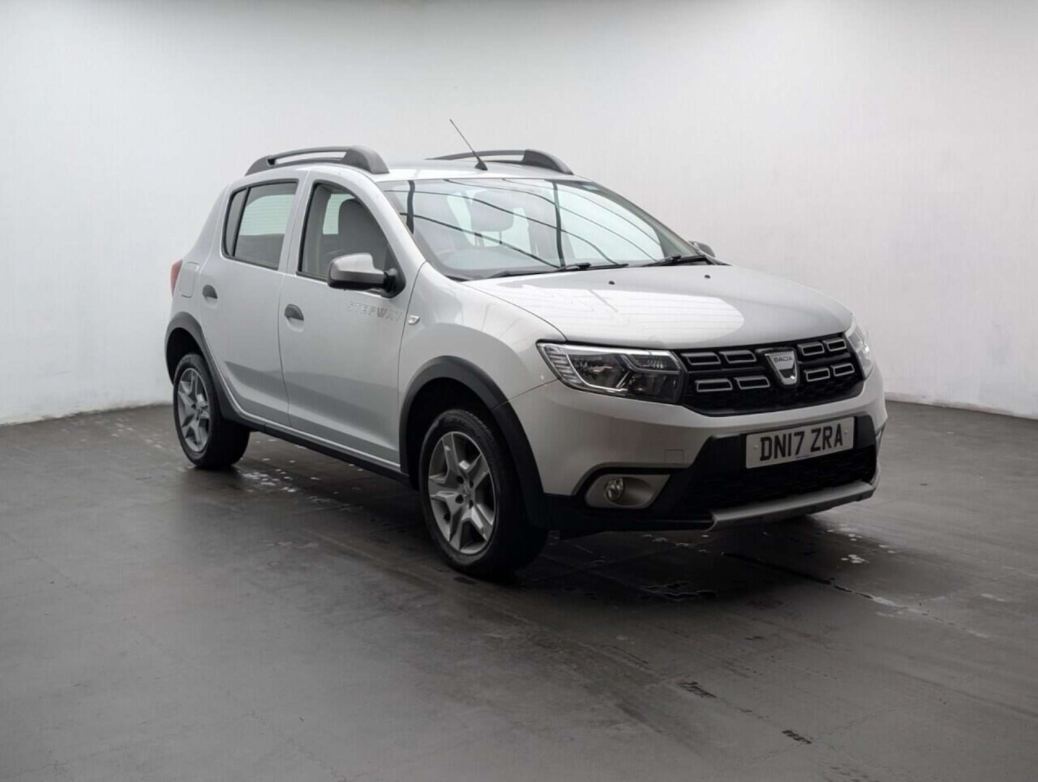 Used Dacia Sandero Stepway 2017 for sale - 77713056: Photo 2