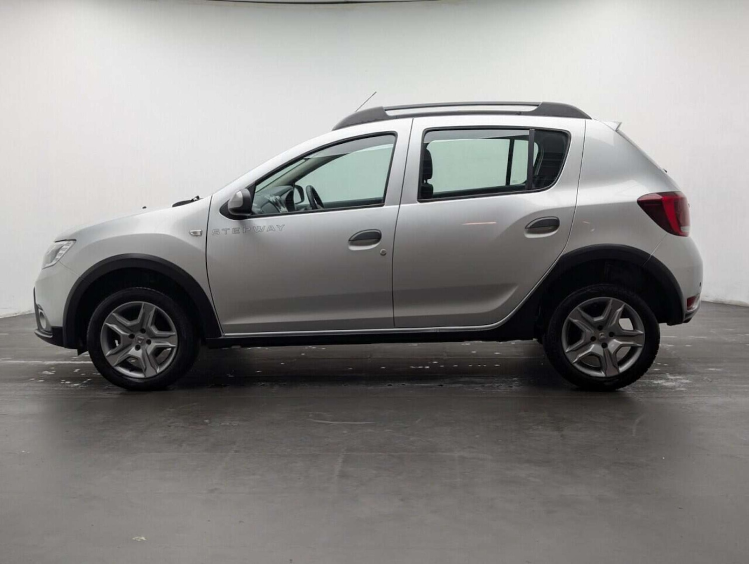 Used Dacia Sandero Stepway 2017 for sale - 77713056: Photo 5