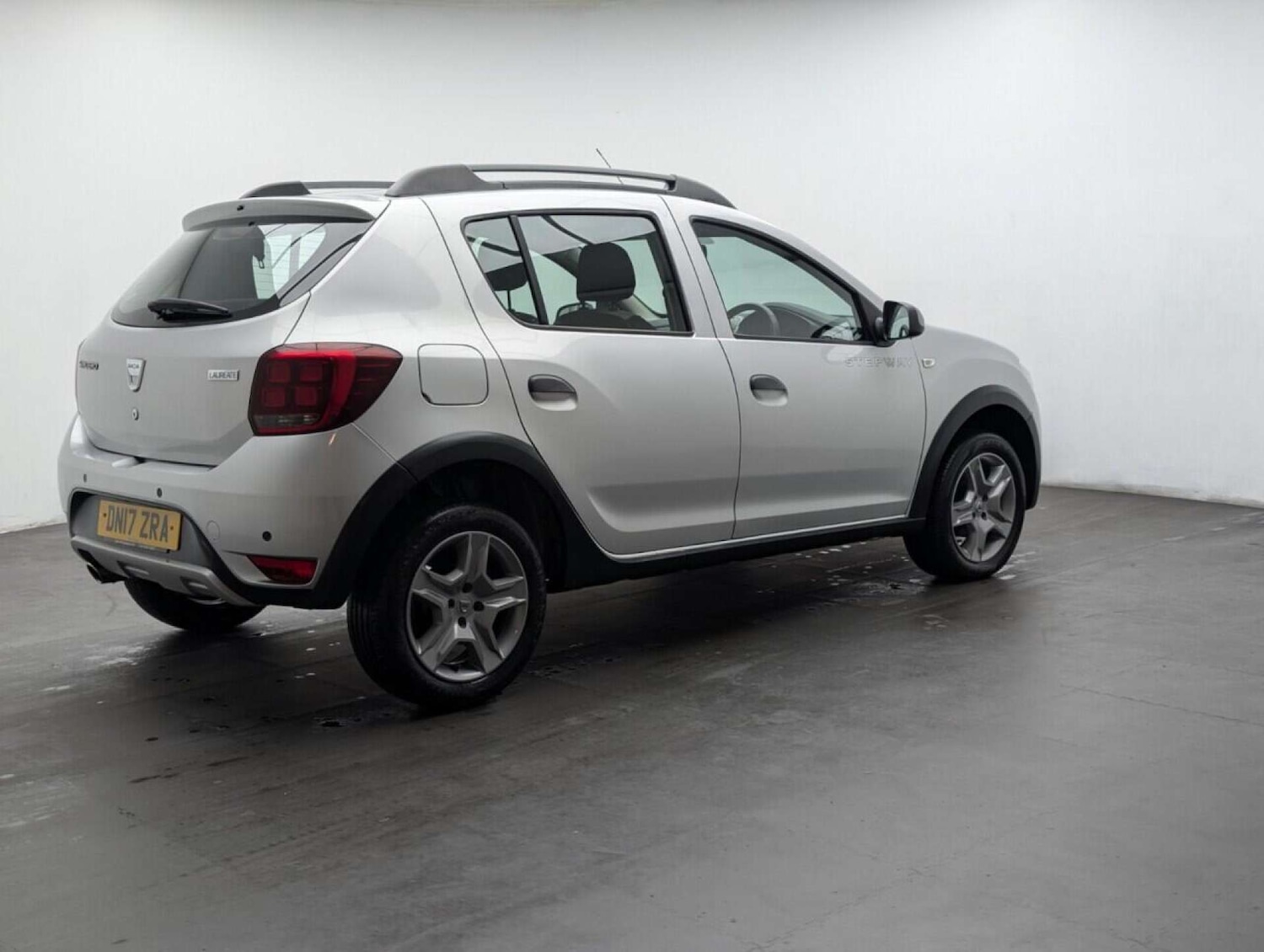Used Dacia Sandero Stepway 2017 for sale - 77713056: Photo 8