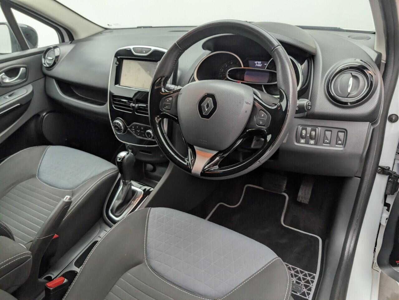 Used Renault Clio 2015 for sale - 76584591: Photo 10