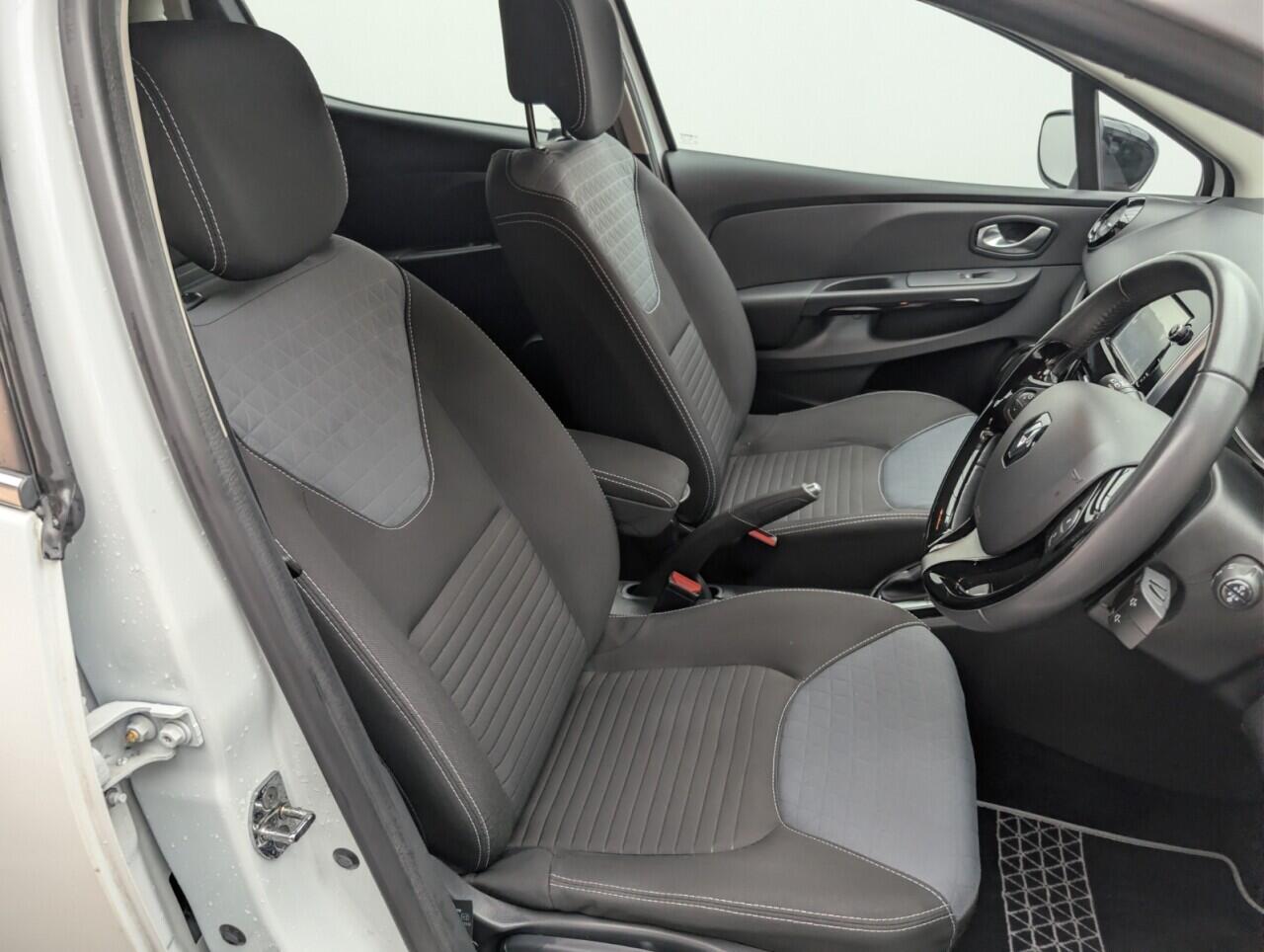 Used Renault Clio 2015 for sale - 76584591: Photo 11