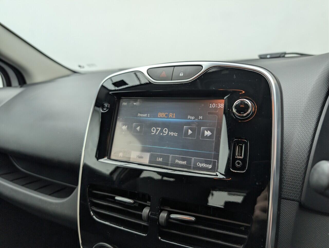 Used Renault Clio 2015 for sale - 76584591: Photo 12