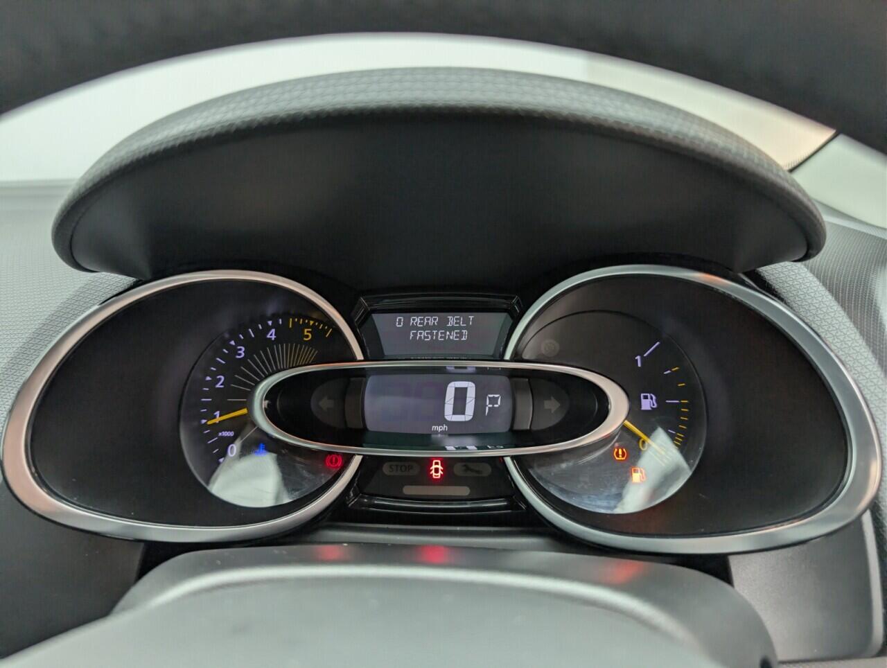 Used Renault Clio 2015 for sale - 76584591: Photo 16