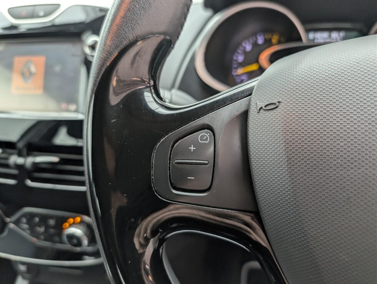 Used Renault Clio 2015 for sale - 76584591: Photo 17