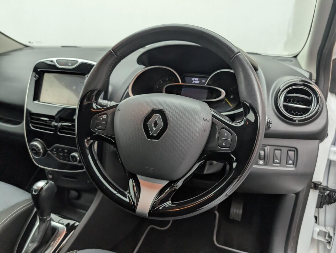 Used Renault Clio 2015 for sale - 76584591: Photo 21