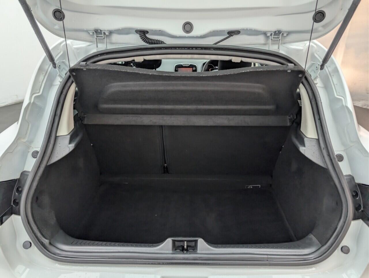 Used Renault Clio 2015 for sale - 76584591: Photo 24