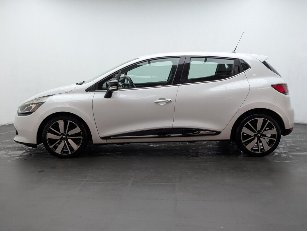 Used Renault Clio 2015 for sale - 76584591: Photo 5