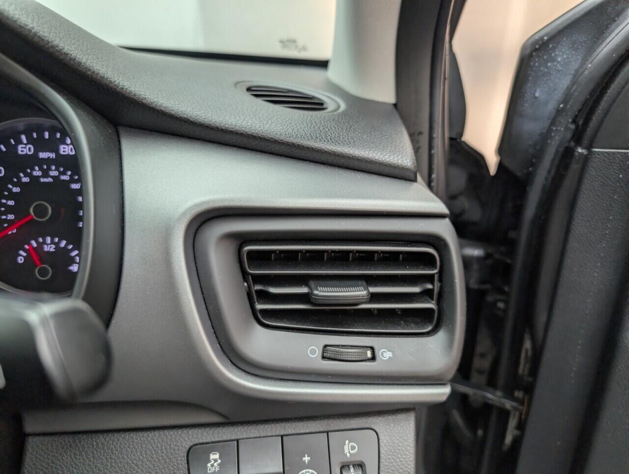 Used Kia Stonic 2019 for sale - 77098086: Photo 20