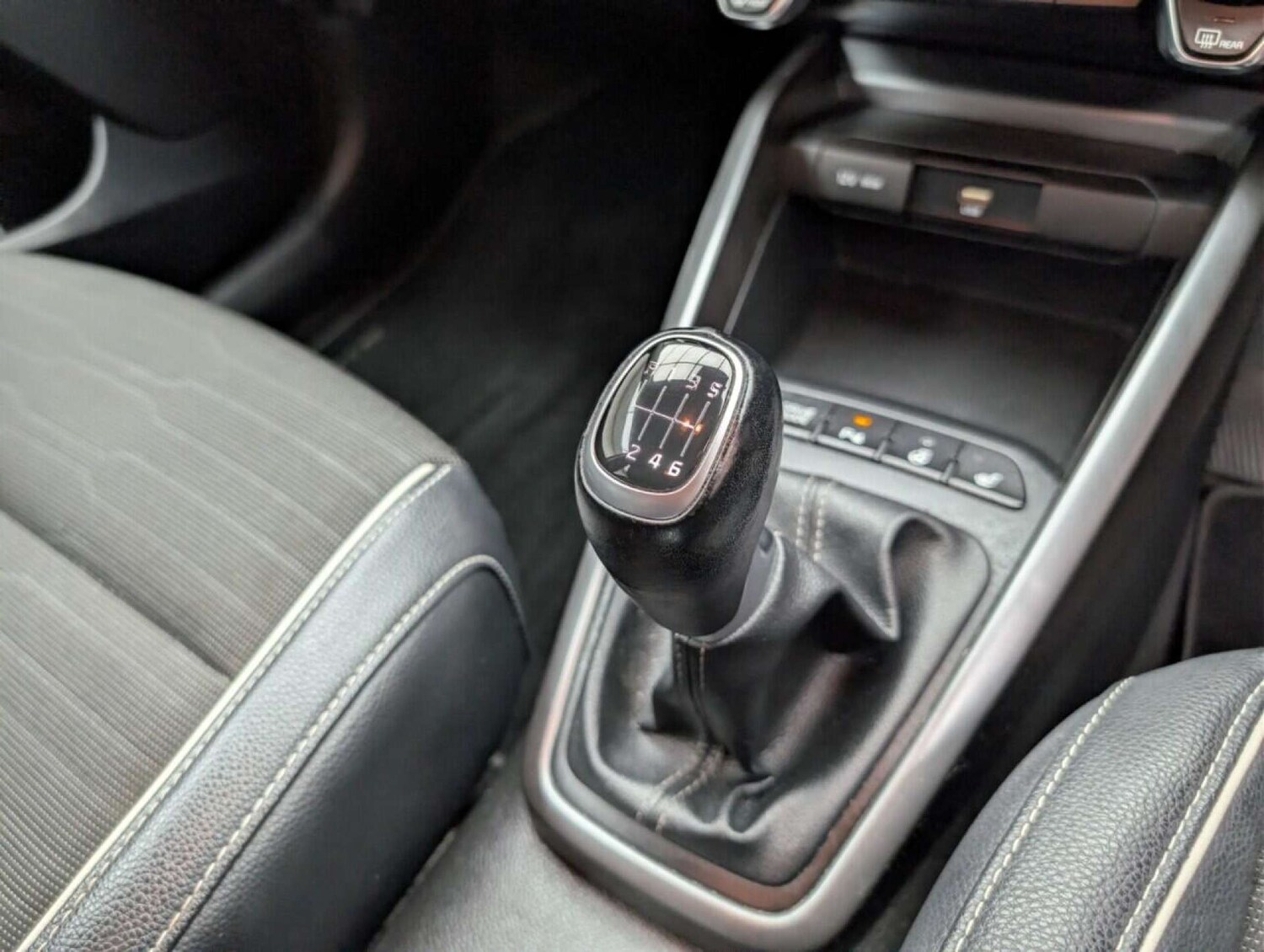 Used Kia Stonic 2021 for sale - 77713133: Photo 17