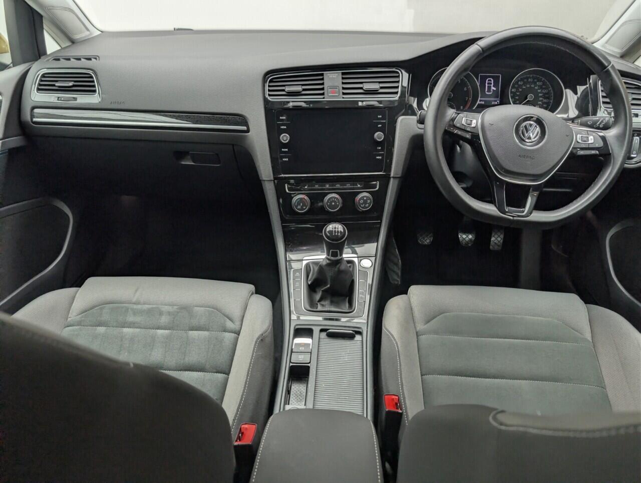 Used Volkswagen Golf 2017 for sale - 77040850: Photo 21