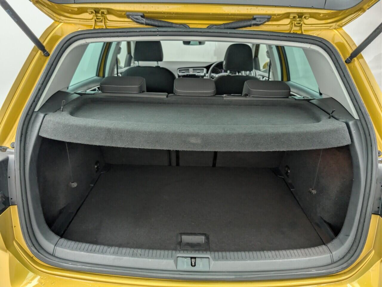 Used Volkswagen Golf 2017 for sale - 77040850: Photo 23