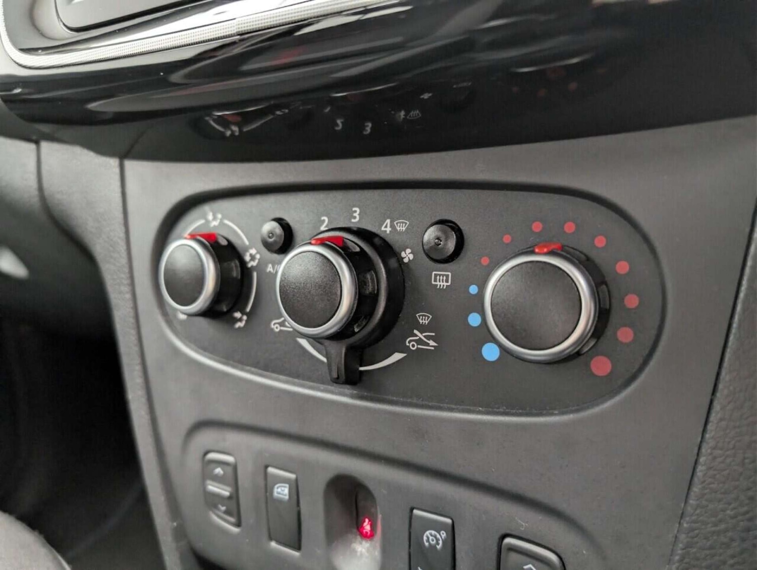 Used Dacia Sandero Stepway 2019 for sale - 77713036: Photo 16