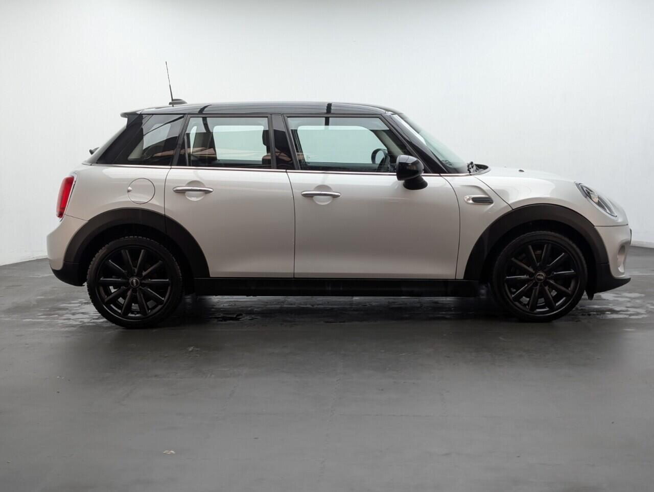 Used MINI Hatch 2018 for sale - 76801052: Photo 9