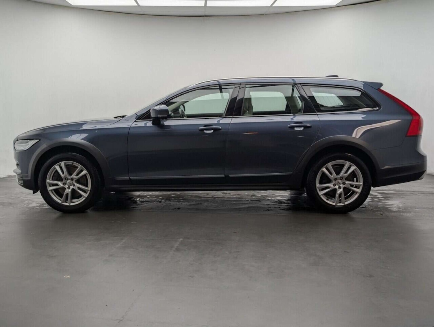 Used Volvo V90 2017 for sale - 77980242: Photo 5