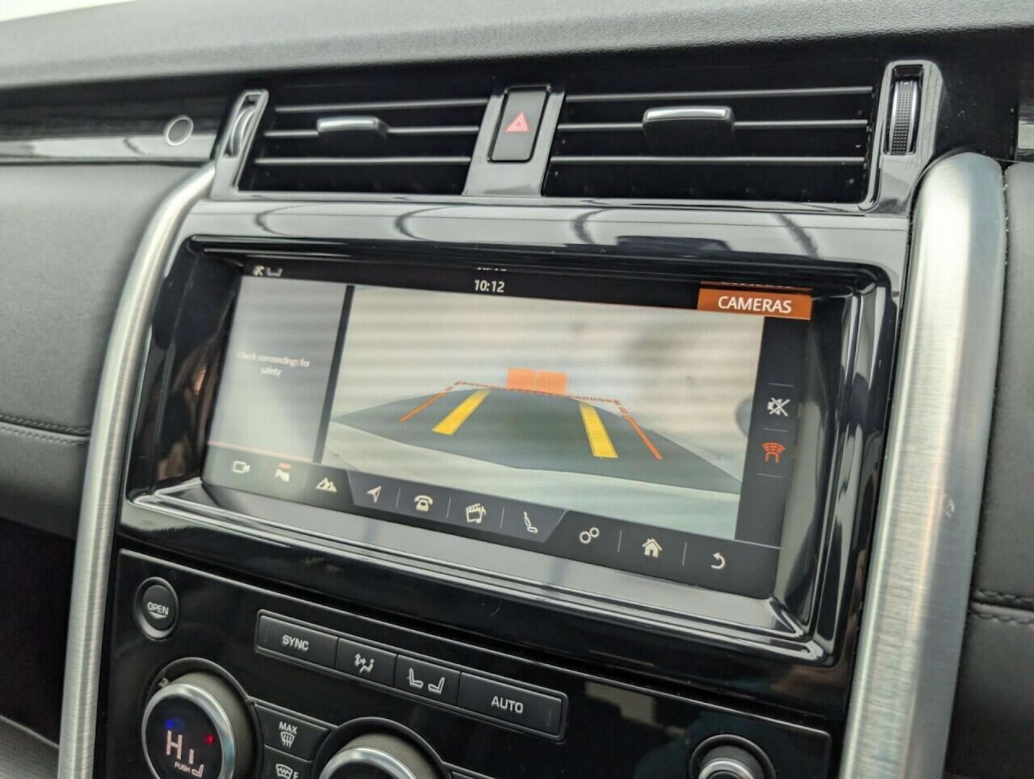 Used Land Rover Discovery 2018 for sale - 77714286: Photo 16