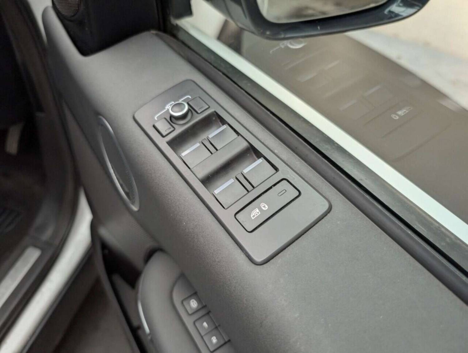 Used Land Rover Discovery 2018 for sale - 77714286: Photo 23