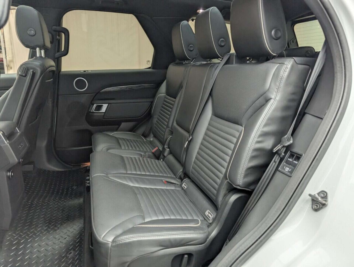 Used Land Rover Discovery 2018 for sale - 77714286: Photo 31