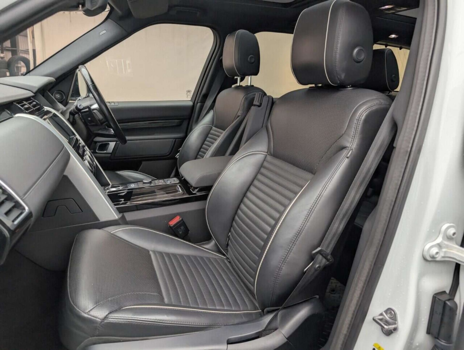 Used Land Rover Discovery 2018 for sale - 77714286: Photo 32