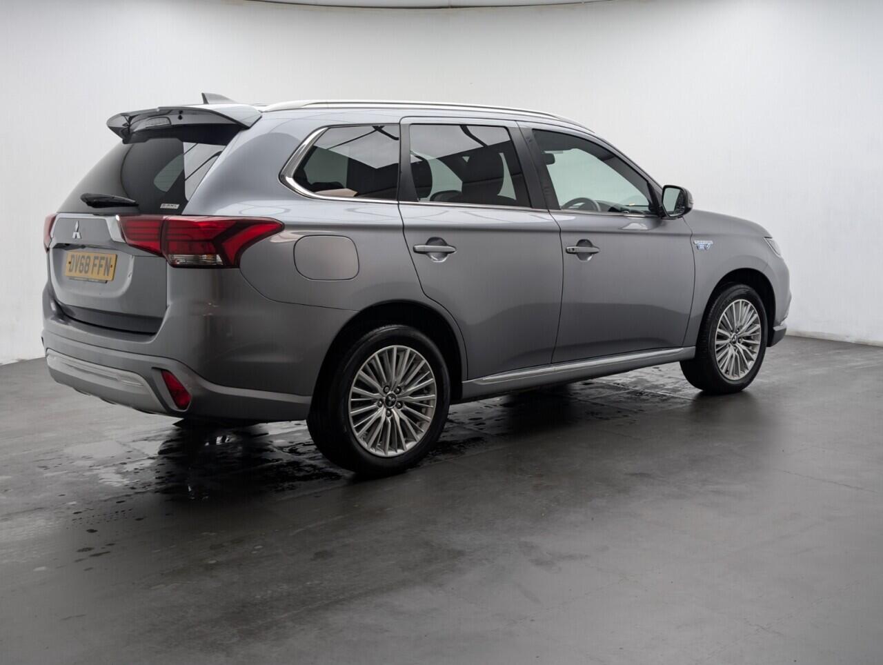 Used Mitsubishi Outlander 2018 for sale - 77081945: Photo 8
