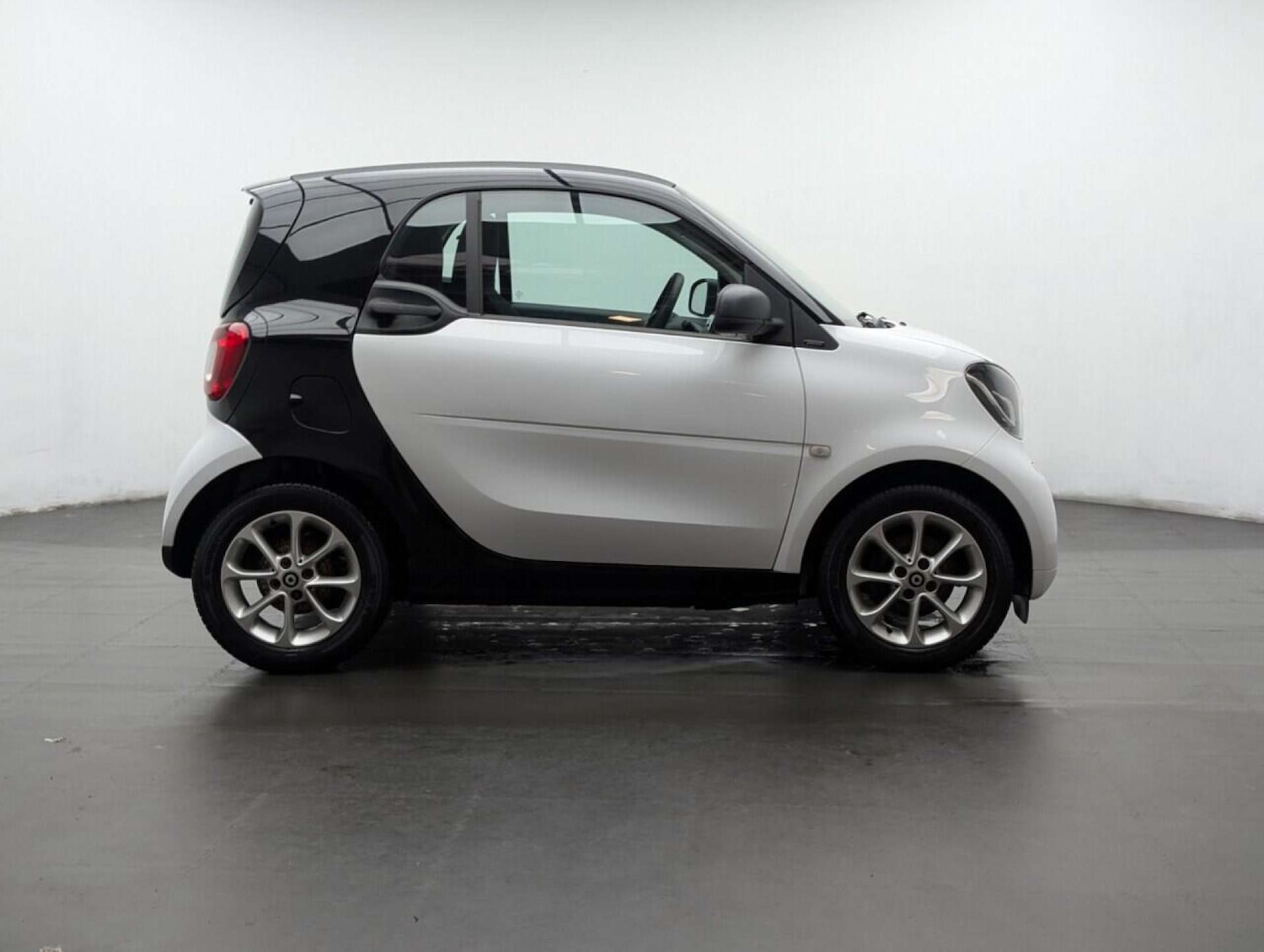 Used smart fortwo 2017 for sale - 77807450: Photo 9