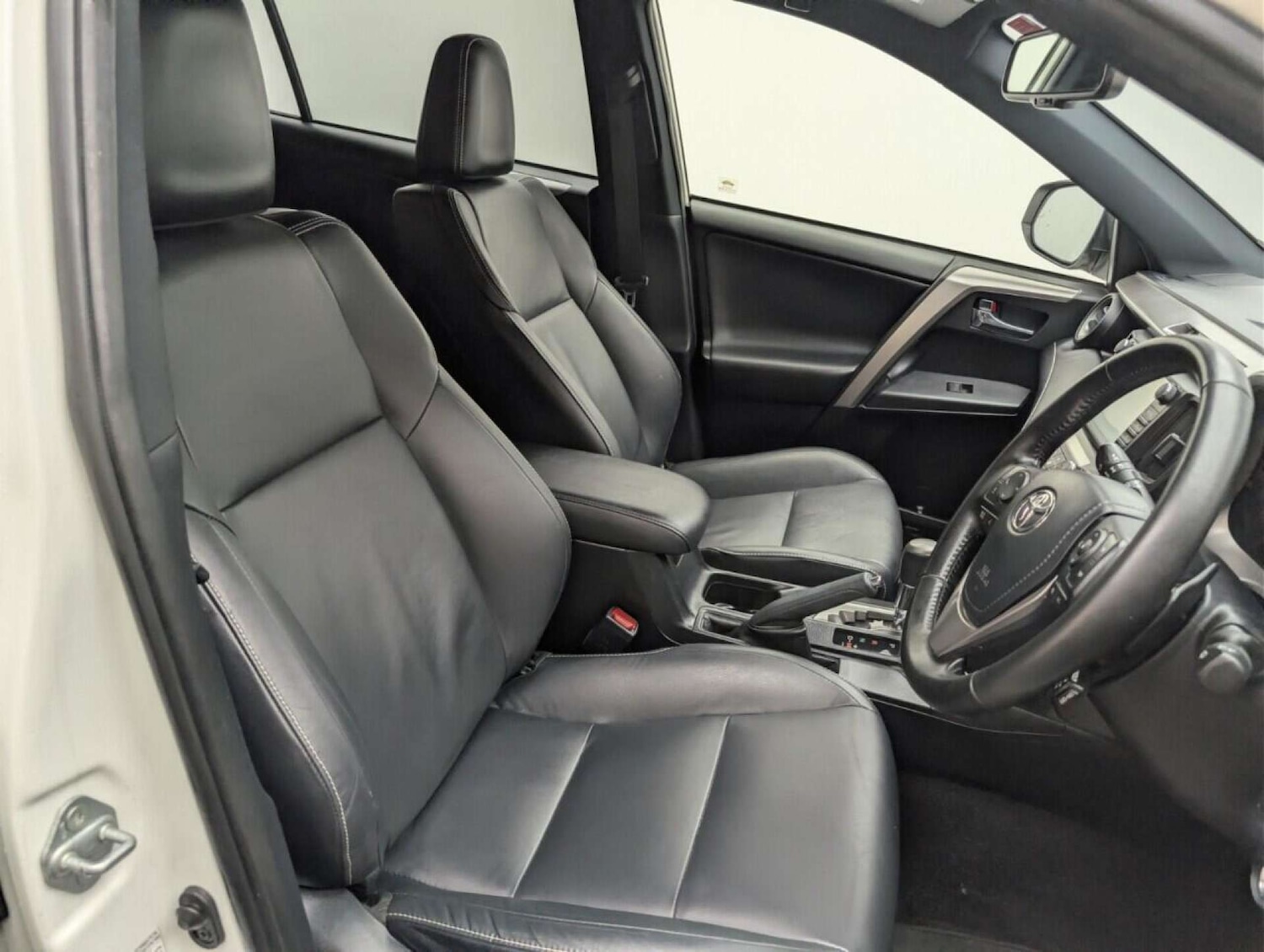 Used Toyota RAV4 2018 for sale - 77713369: Photo 12