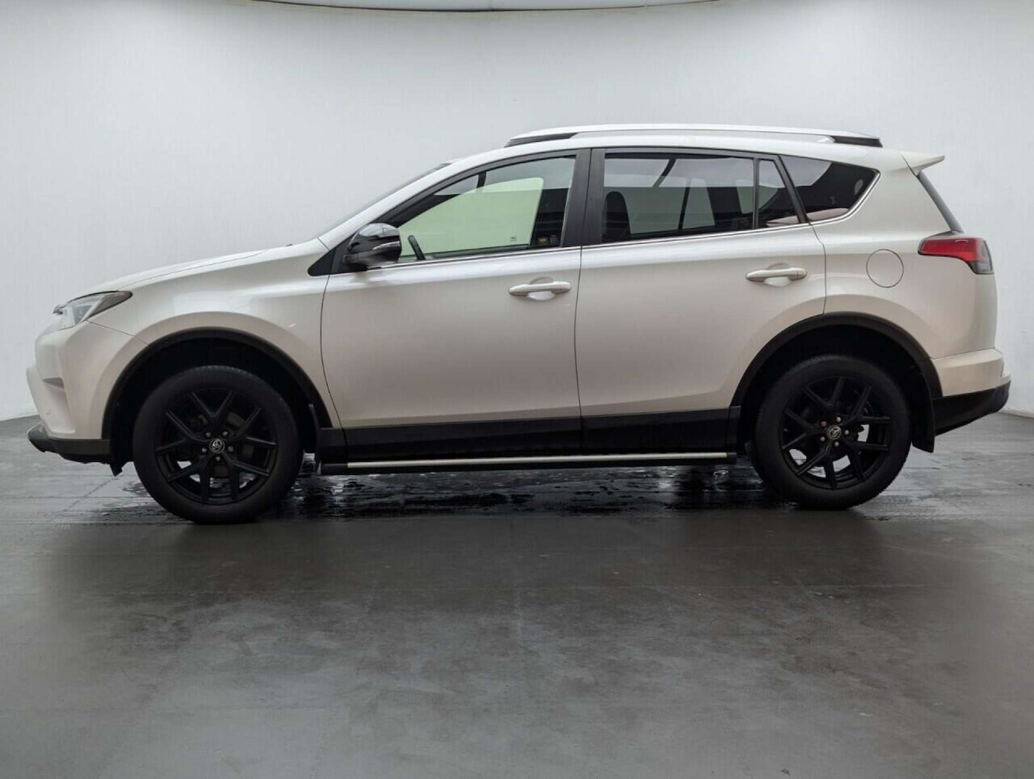 Used Toyota RAV4 2018 for sale - 77713369: Photo 5