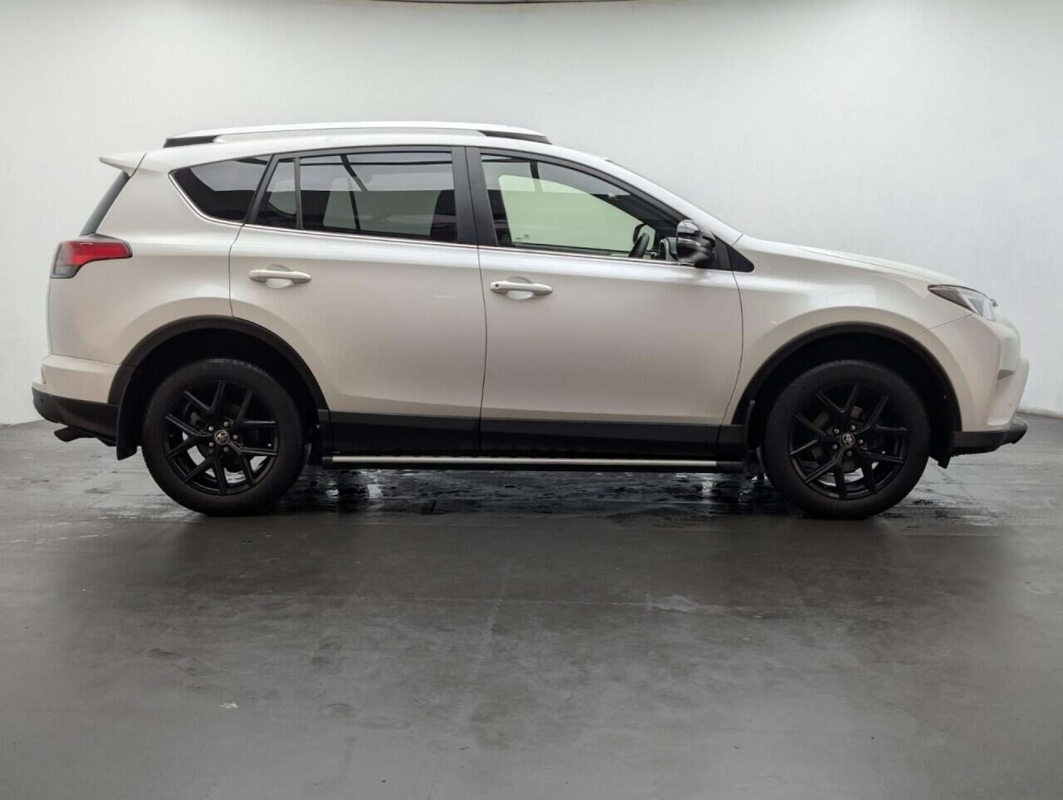 Used Toyota RAV4 2018 for sale - 77713369: Photo 9