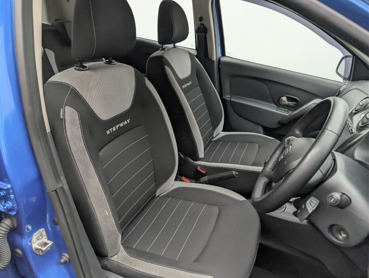 Used Dacia Sandero Stepway 2018 for sale - 76742925: Photo 12