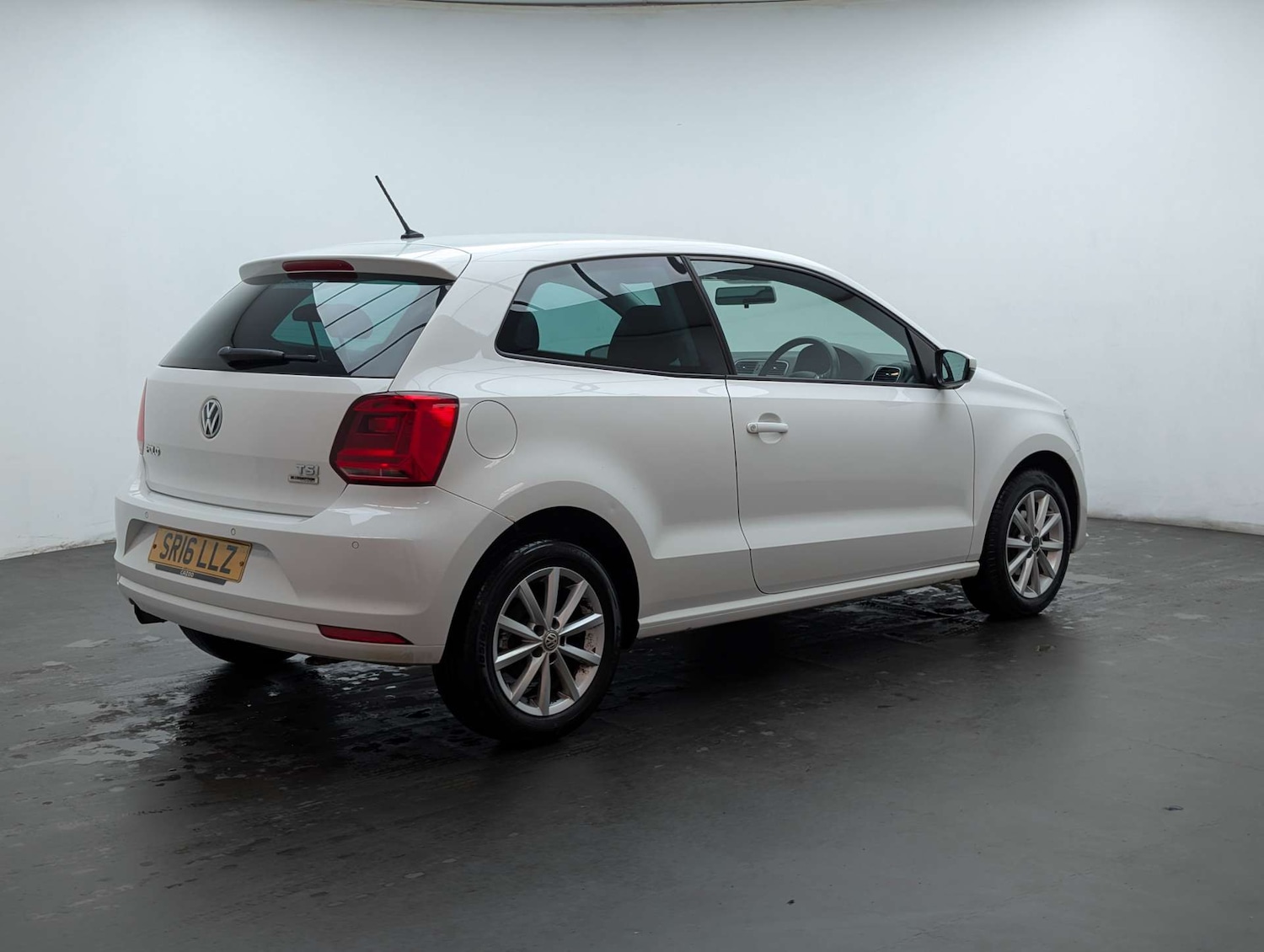 Used Volkswagen Polo 2016 for sale - 77988280: Photo 10