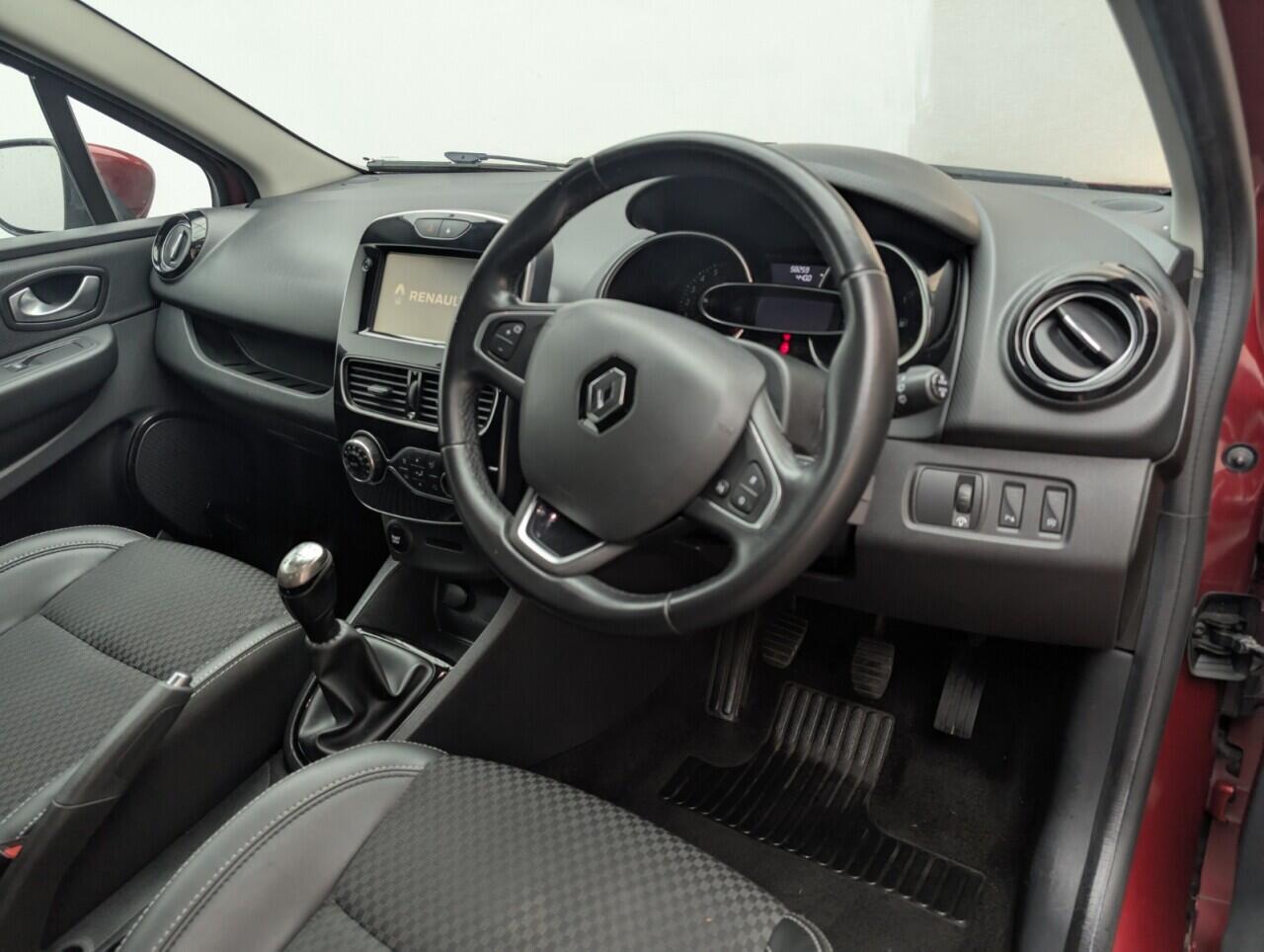 Used Renault Clio 2017 for sale - 76425605: Photo 11