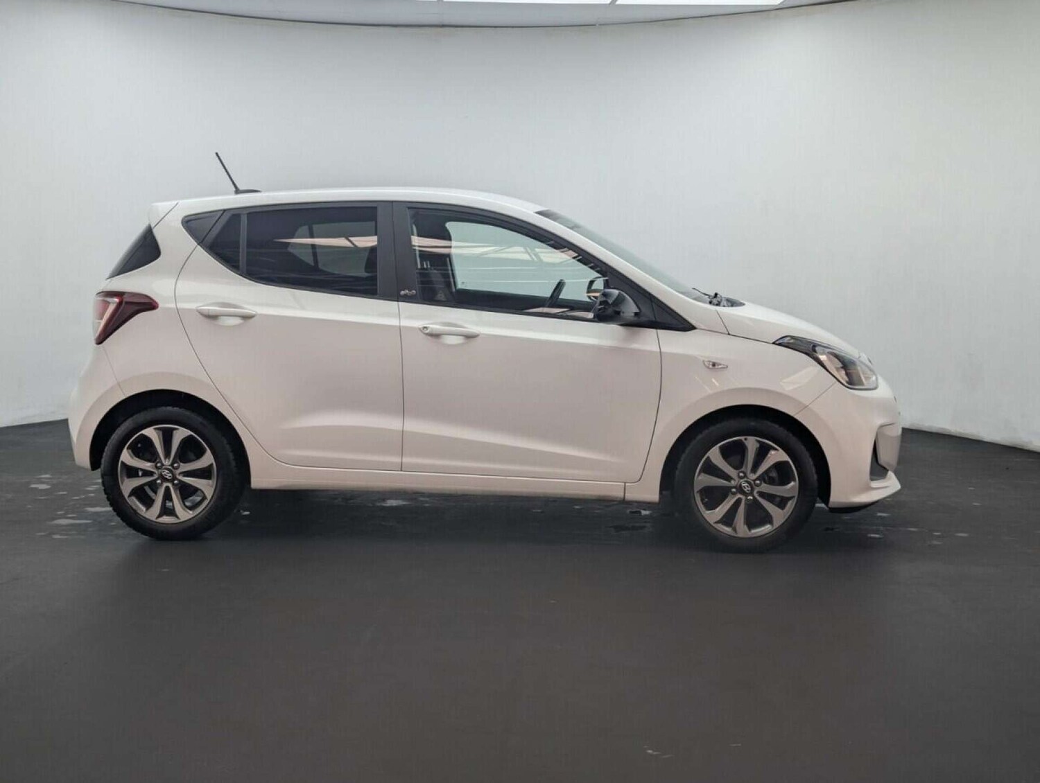 Used Hyundai i10 2019 for sale - 77713826: Photo 9