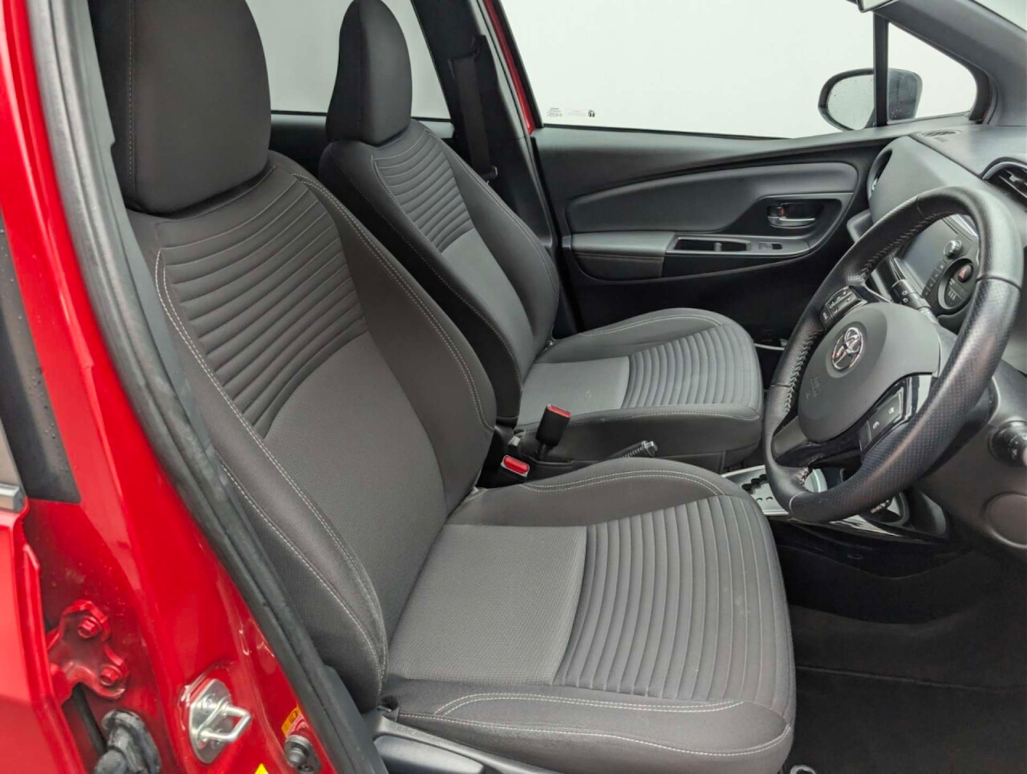 Used Toyota Yaris 2016 for sale - 77766960: Photo 15