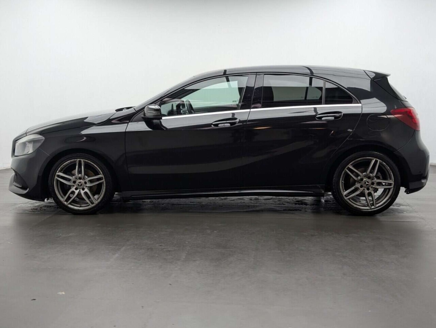 Used Mercedes-Benz A-Class 2017 for sale - 77714449: Photo 5