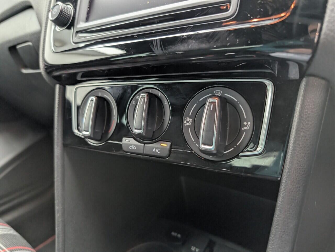 Used Volkswagen Polo 2017 for sale - 76521580: Photo 15