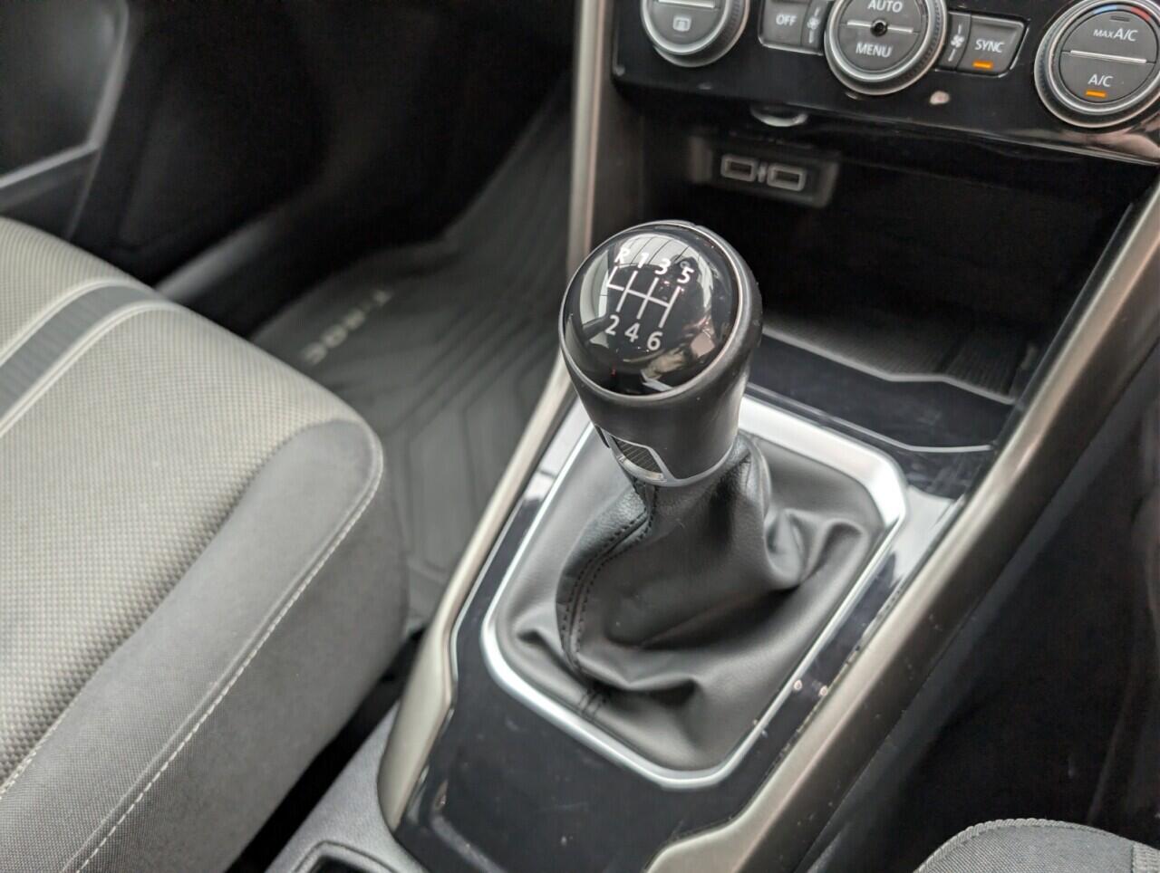 Used Volkswagen T-Roc 2018 for sale - 76742621: Photo 16