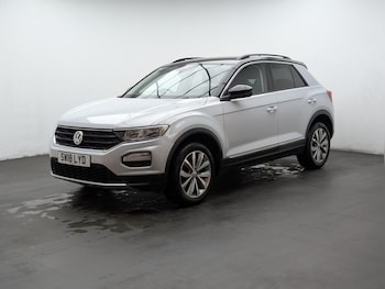 Used Volkswagen T-Roc 2018 for sale - 76742621: Photo