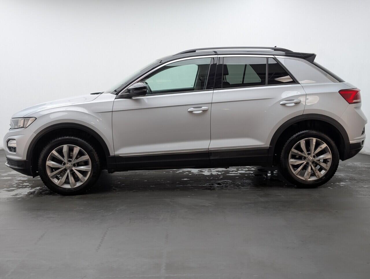 Used Volkswagen T-Roc 2018 for sale - 76742621: Photo 5