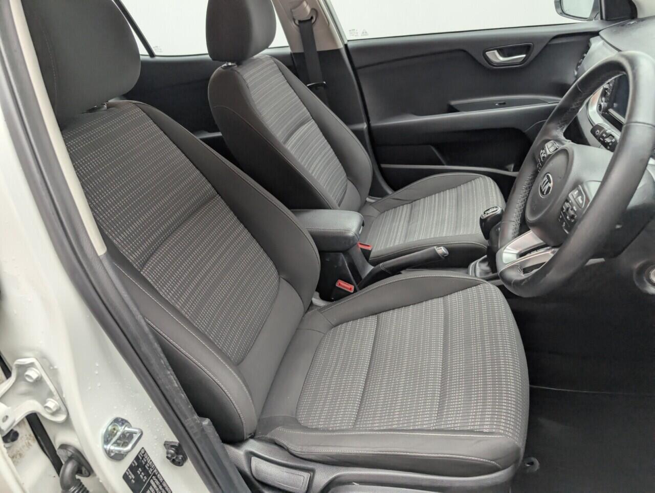 Used Kia Stonic 2019 for sale - 76423528: Photo 12