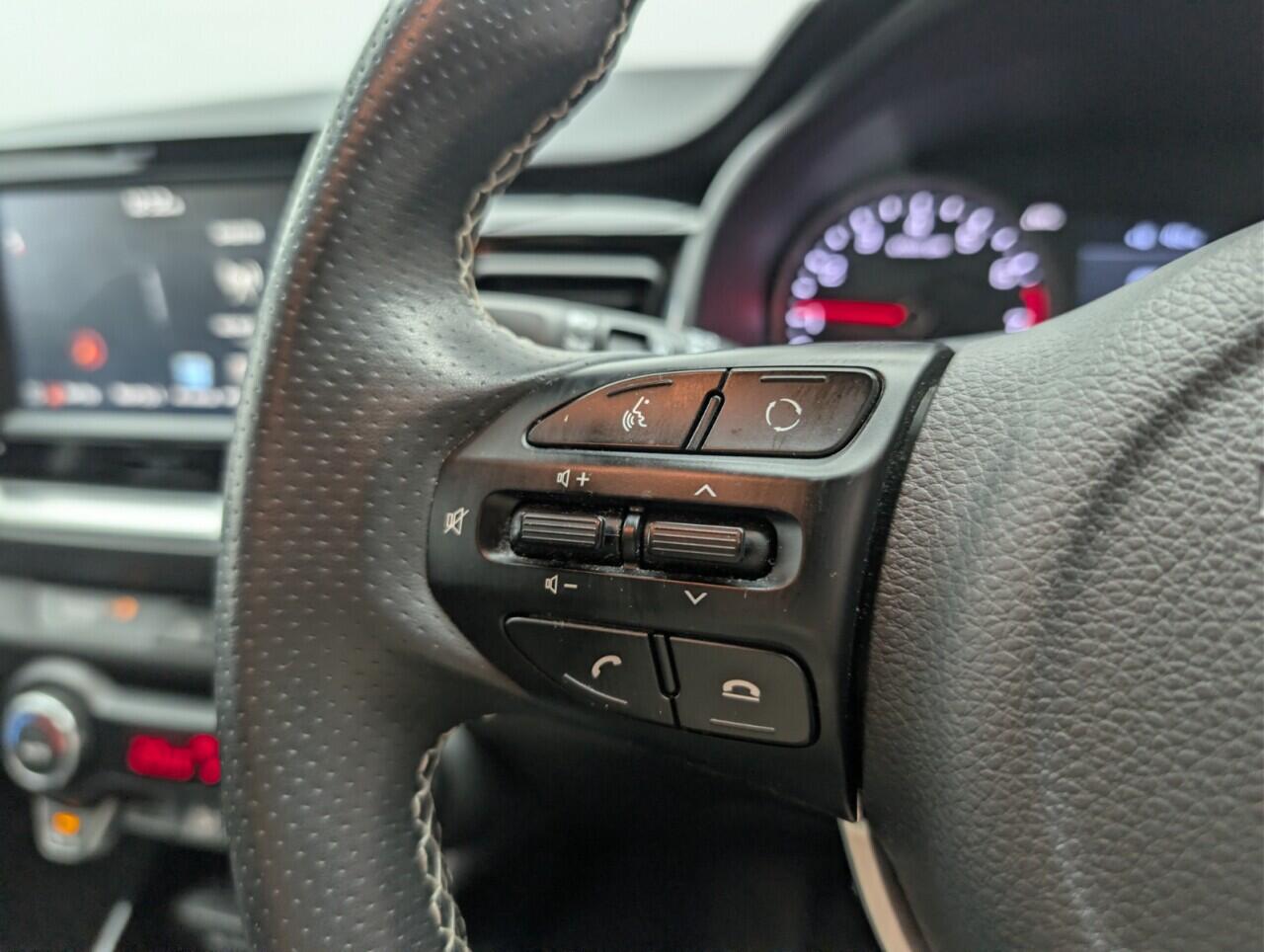 Used Kia Stonic 2018 for sale - 77538002: Photo 19