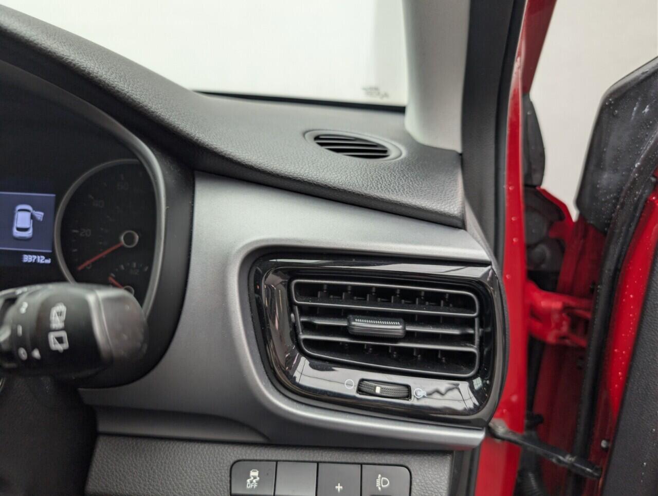 Used Kia Stonic 2018 for sale - 77538002: Photo 21